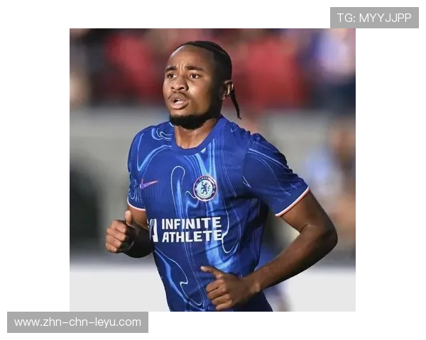 恩昆库突破后劲射破门，切尔西现场震动